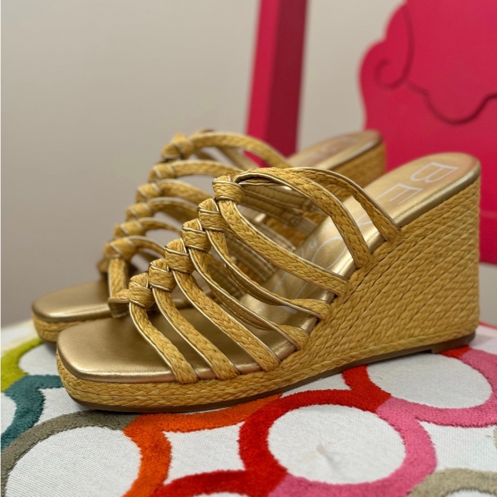 Matisse Laney Wedge Sandal in Gold